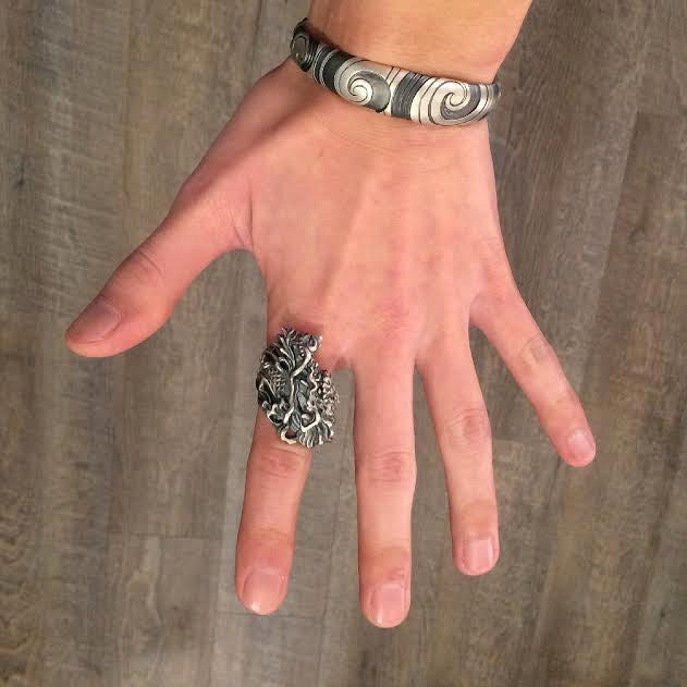 【Silver Monsters】日本雕畫雙絕 Dual Flow 細緻雕工 昂首闊口 "昇龍" 純銀戒指