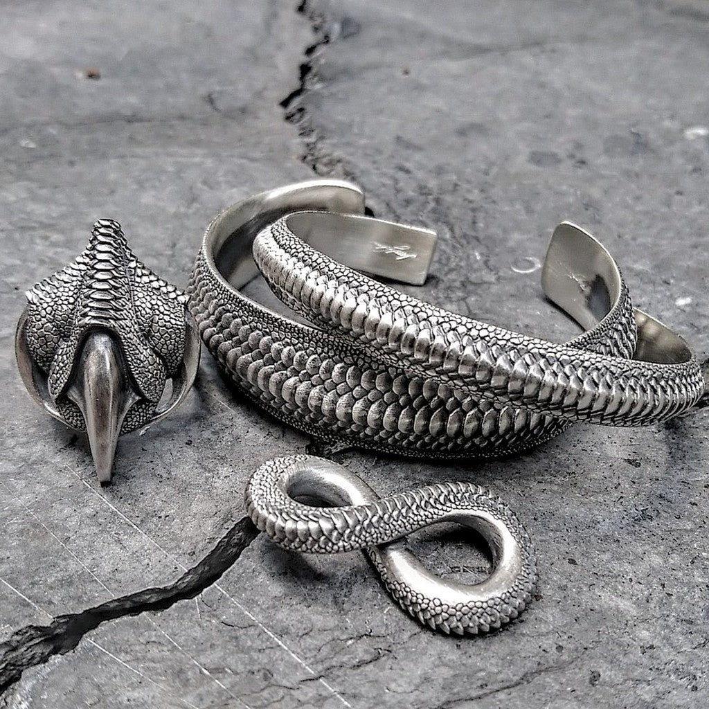 【Silver Monsters】日本雕畫雙絕 Dual Flow 新作「UROBOROS」純銀銜尾蛇鱗手環