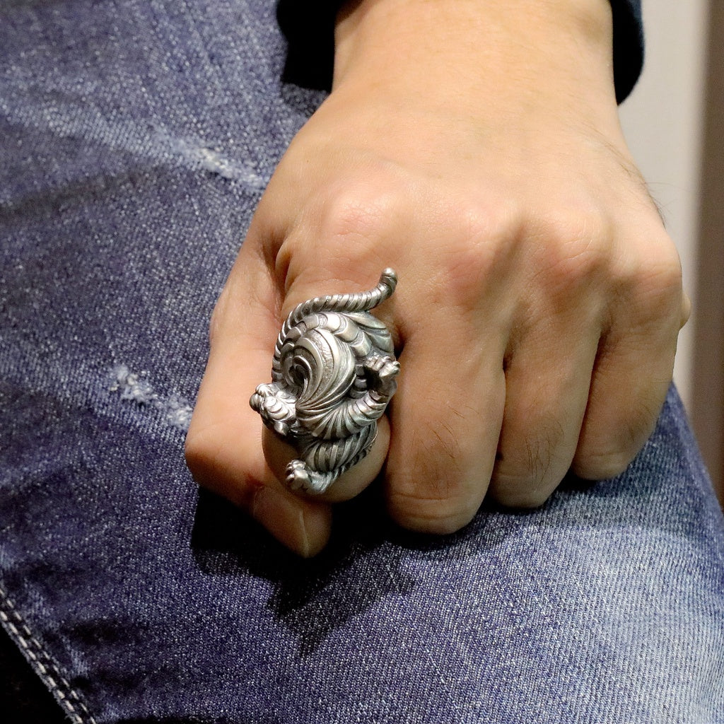 【Silver Monsters】日本雕畫雙絕 Dual Flow 2019 氣勢如虹 渦流盤虎純銀戒指