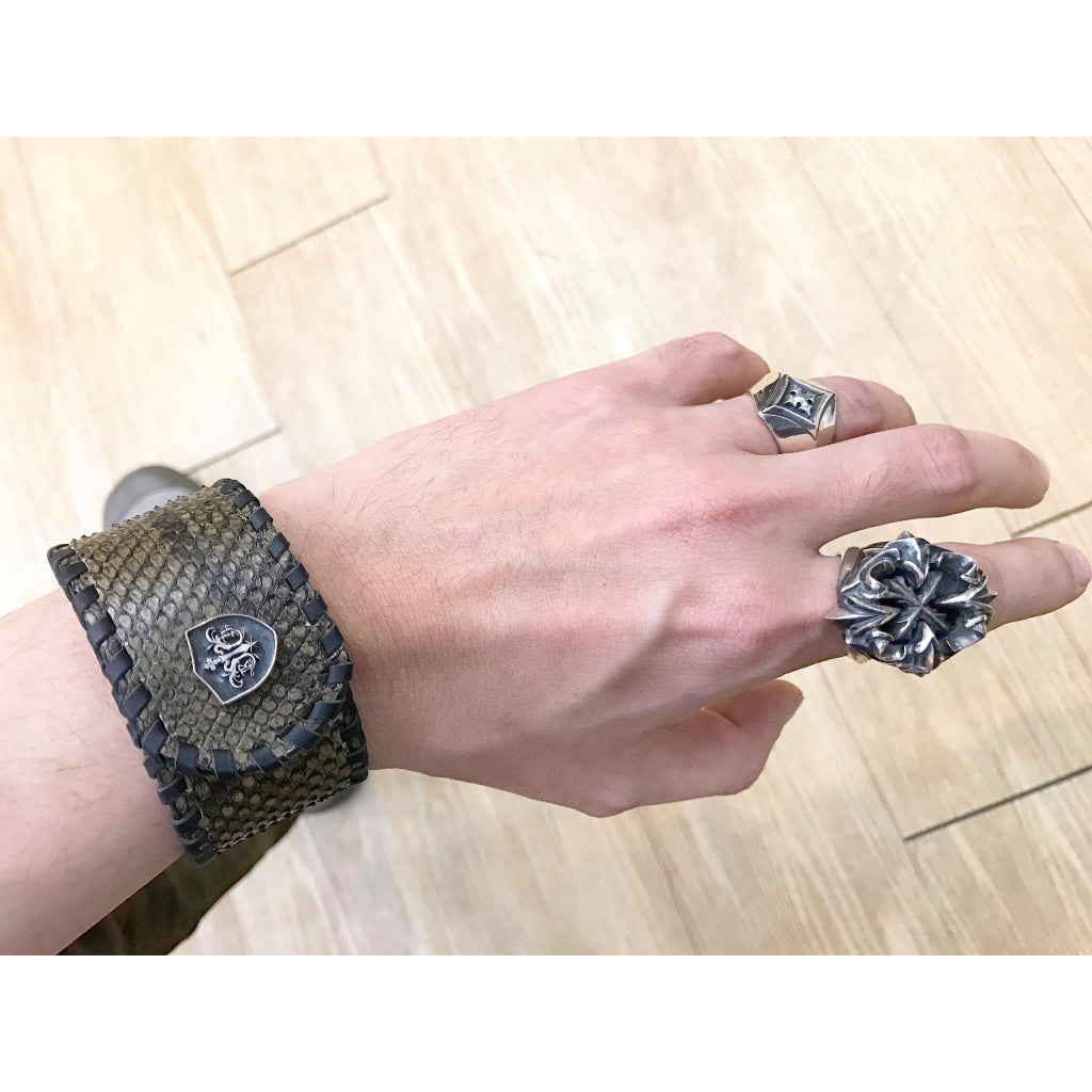 【Silver Monsters】日本殿堂級 Rizard Head 品牌盾徽925銀扣 寬版啞光褐蟒蛇皮手環