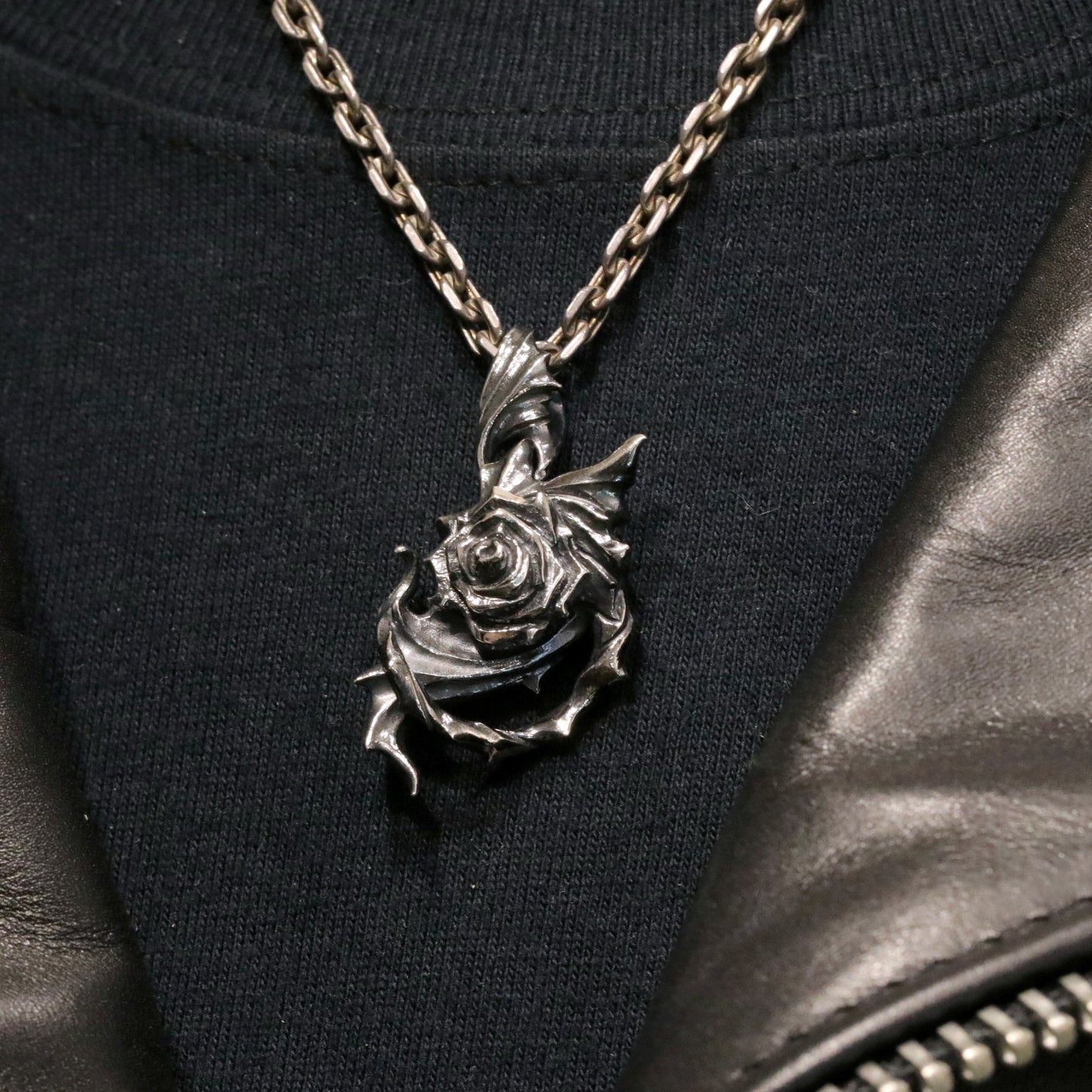 Glam Scale GS-ET-015 gothic rose pendant