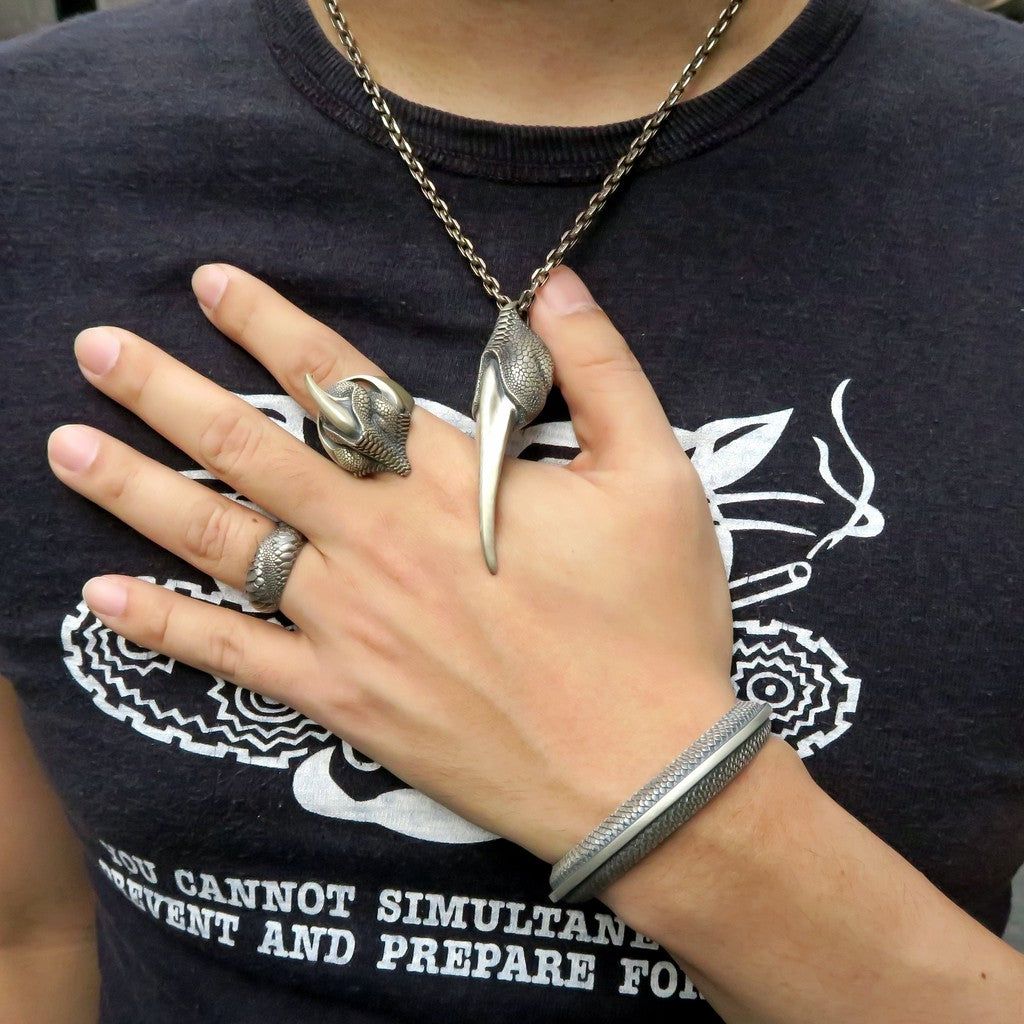 【Silver Monsters】日本雕畫雙絕 Dual Flow 2020新品 經典回歸 寬版重"龍鱗" 純銀手環