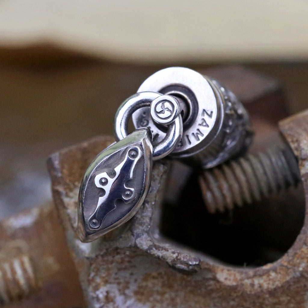 【Silver Monsters】前衛宗師 日本 Glam Scale 機甲王"6T-013" 新雕花滅魔銀彈 吊墜