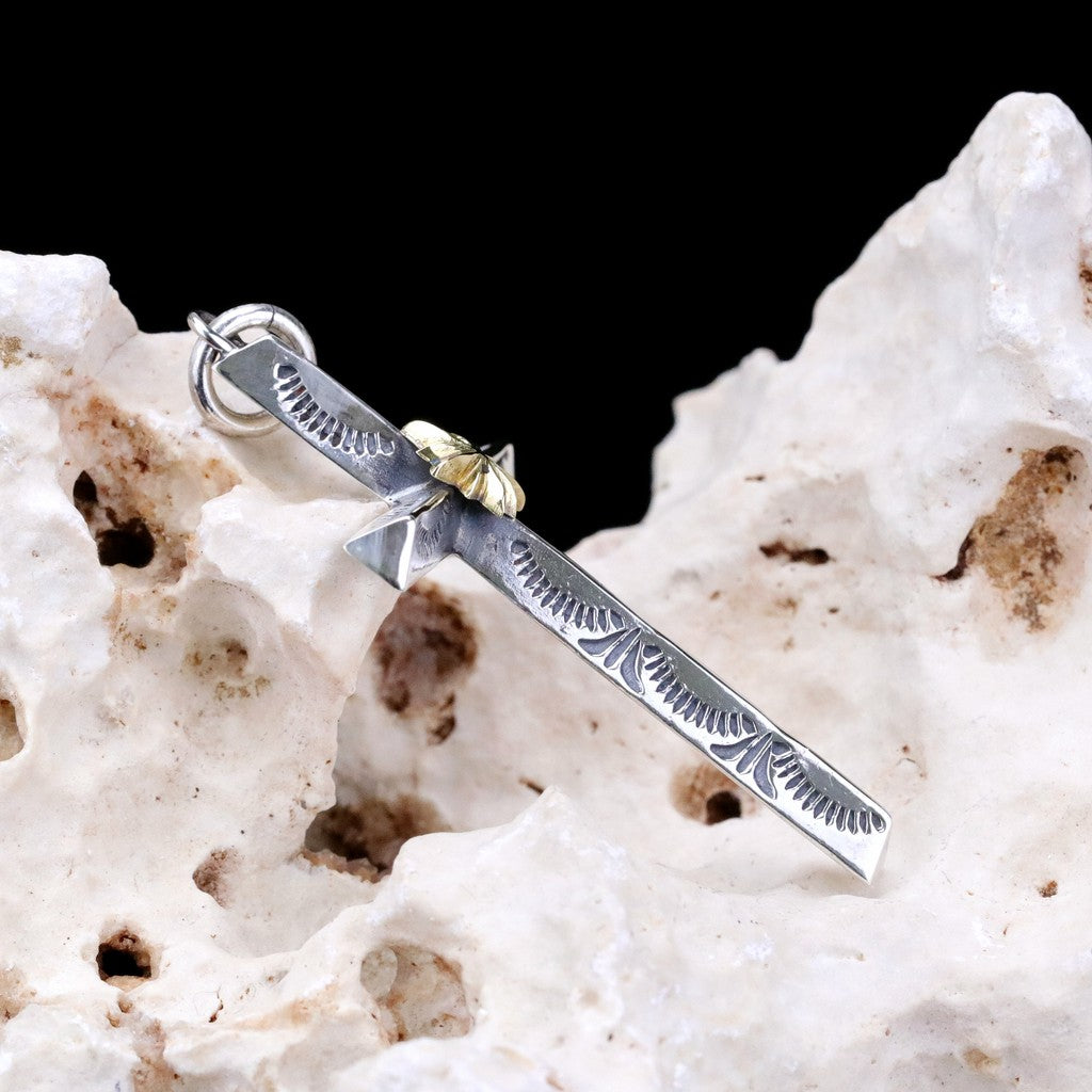 【Silver Monsters】日本NAVAJO名家Dear Blossom 松井手作 18K金貝 手敲十字 墜飾