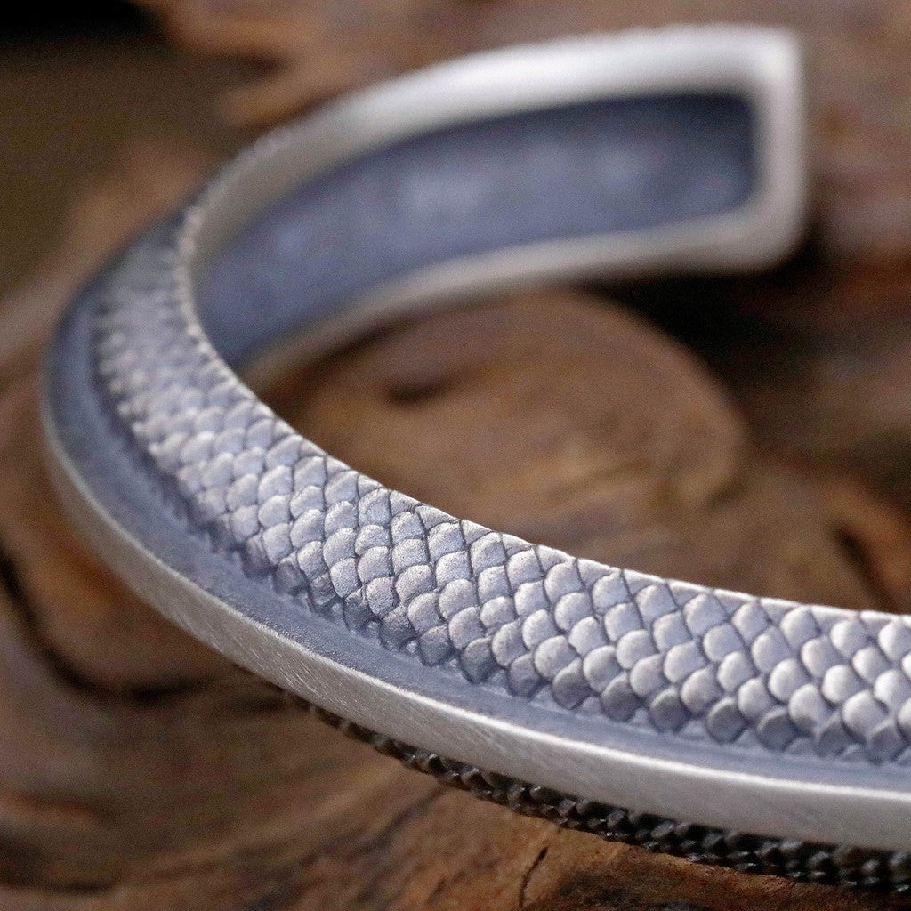 【Silver Monsters】日本雕畫雙絕 Dual Flow 2020新品 經典回歸 寬版重"龍鱗" 純銀手環