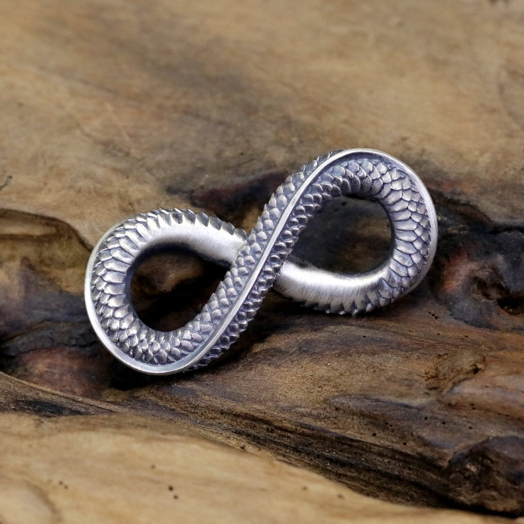 【Silver Monsters】日本雕畫雙絕 Dual Flow 經典手雕絕技再現 無限龍鱗 純銀吊墜