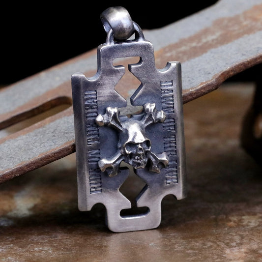 【Silver Monsters】日本一級神牌Loud Style Design 原創經典 骷髏剃刀 厚軍牌 墜飾