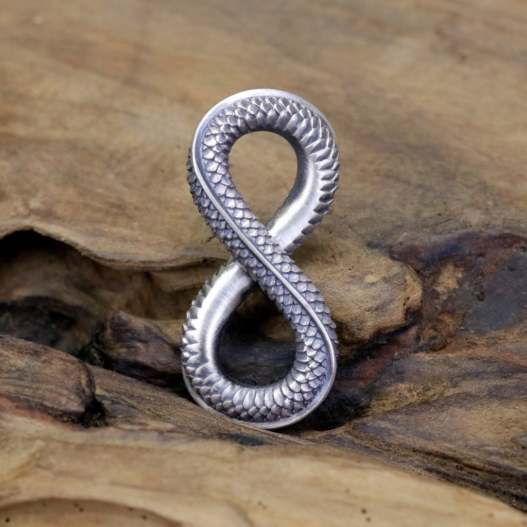 【Silver Monsters】日本雕畫雙絕 Dual Flow 經典手雕絕技再現 無限龍鱗 純銀吊墜