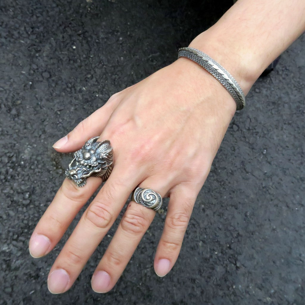 【Silver Monsters】日本雕畫雙絕 Dual Flow 細緻雕工 闊口怒目 "神龍" 純銀戒指