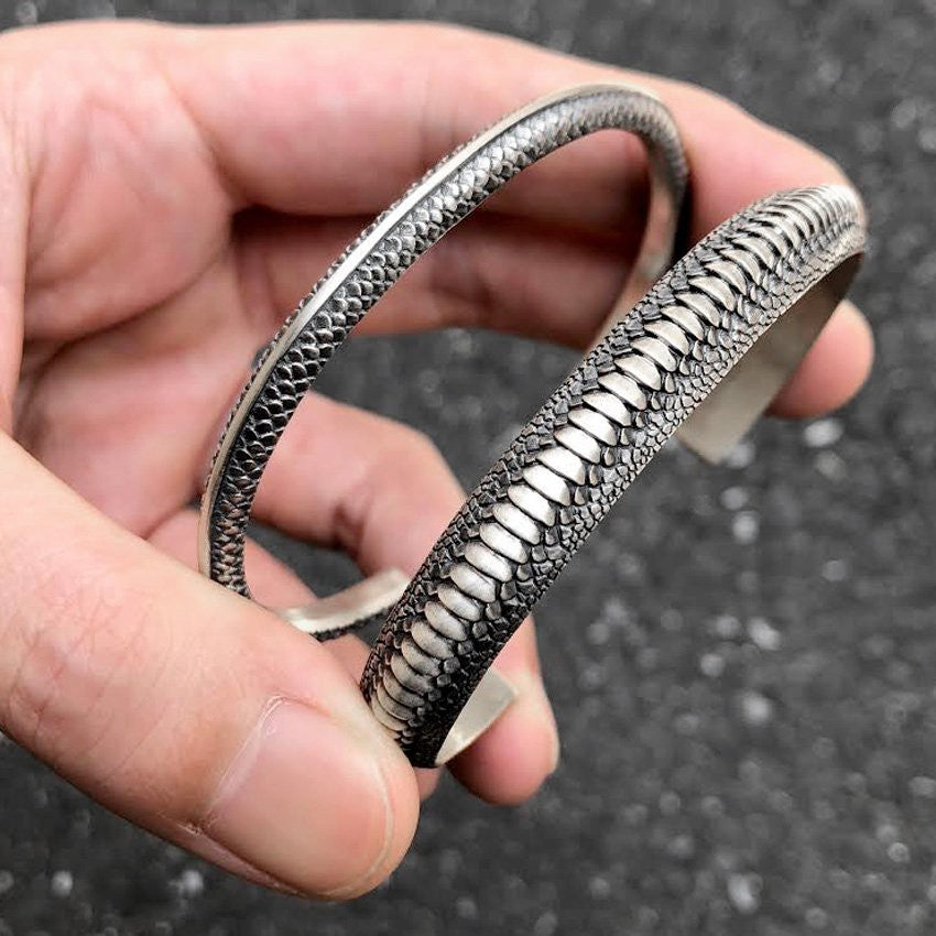 【Silver Monsters】日本雕畫雙絕 Dual Flow 新作「UROBOROS」純銀銜尾蛇鱗手環