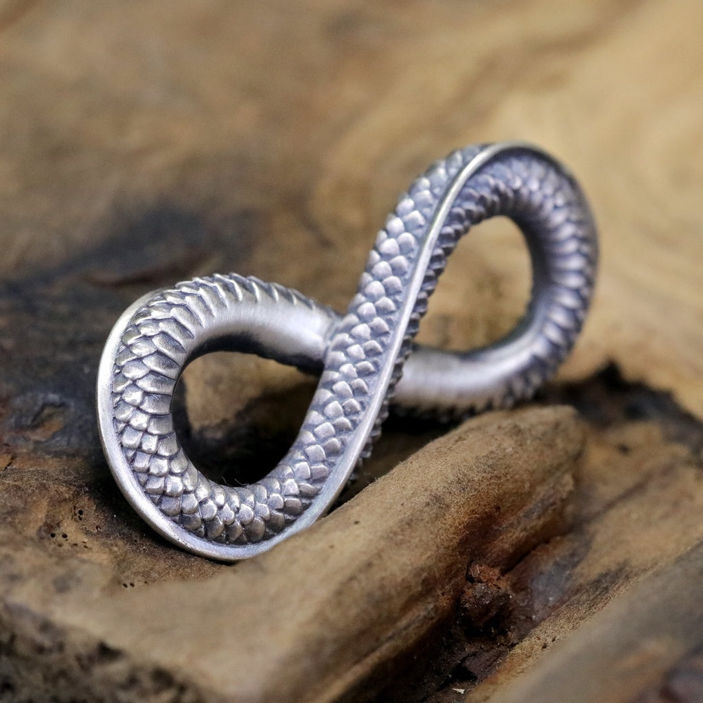 【Silver Monsters】日本雕畫雙絕 Dual Flow 經典手雕絕技再現 無限龍鱗 純銀吊墜