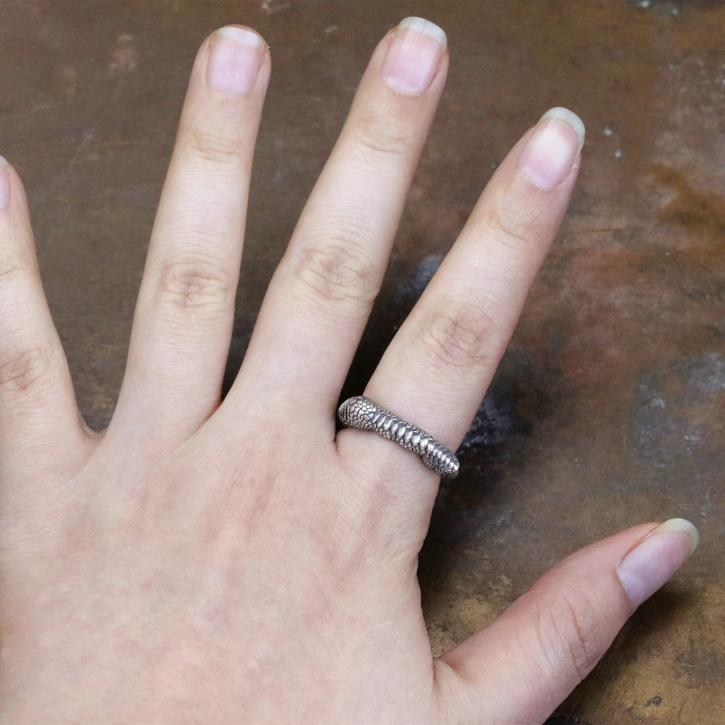 【Silver Monsters】日本雕畫雙絕 Dual Flow 手工銀飾 原創設計 細膩雕工 龍爪純銀戒指 S