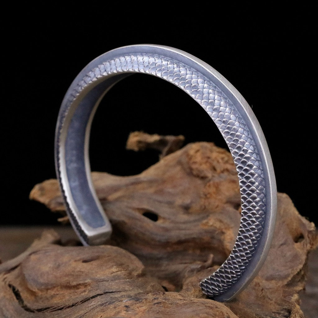 【Silver Monsters】日本雕畫雙絕 Dual Flow 2020新品 經典回歸 寬版重"龍鱗" 純銀手環