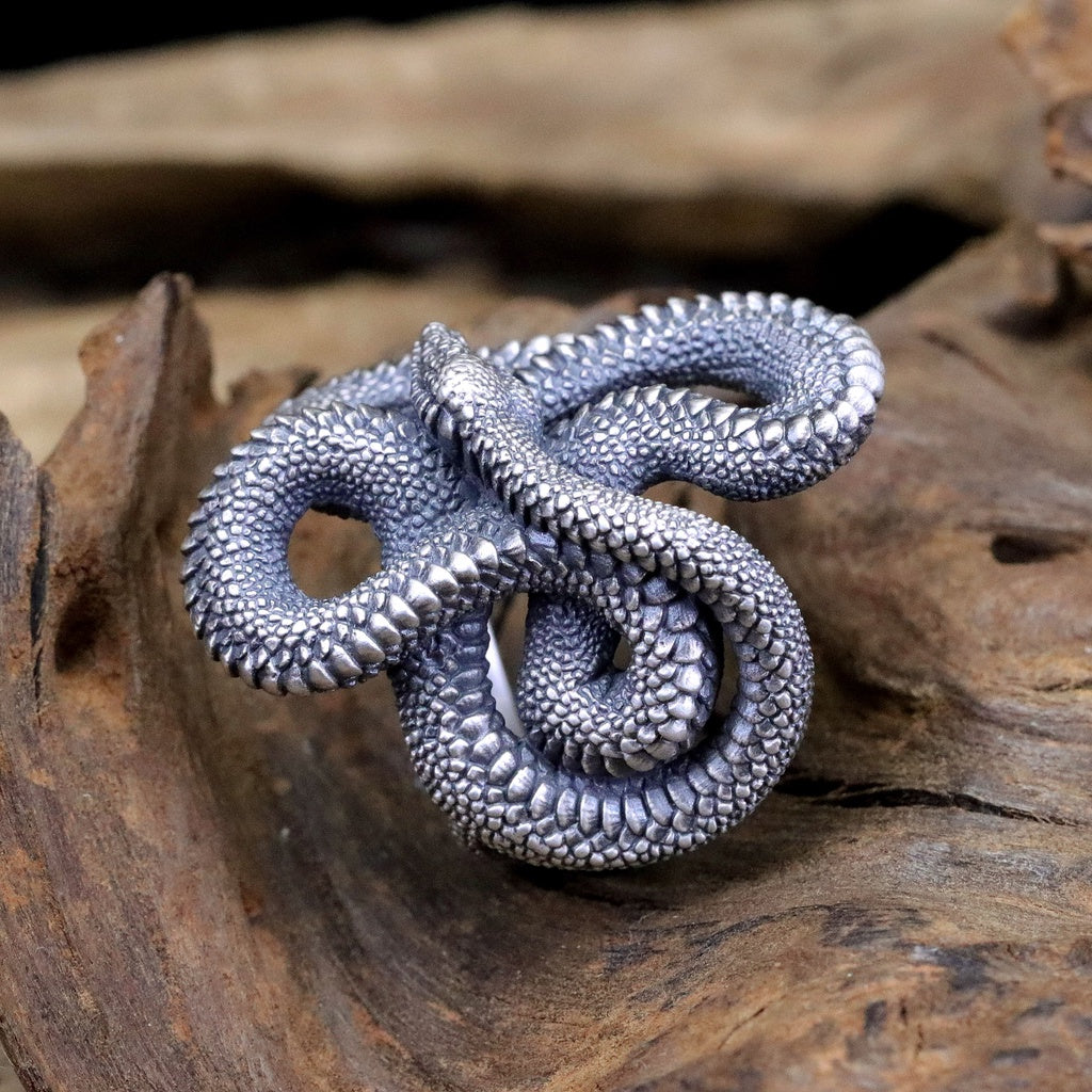 【Silver Monsters】日本雕畫雙絕 Dual Flow 細緻雕工 原創設計 蛇纏巨蟒 純銀戒指