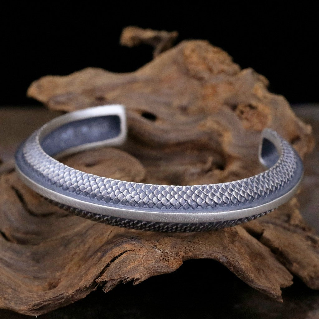 【Silver Monsters】日本雕畫雙絕 Dual Flow 2020新品 經典回歸 寬版重"龍鱗" 純銀手環