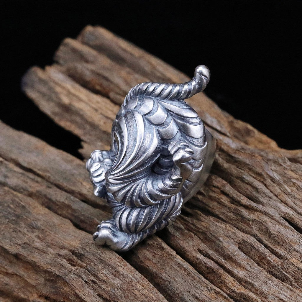 【Silver Monsters】日本雕畫雙絕 Dual Flow 2019 氣勢如虹 渦流盤虎純銀戒指