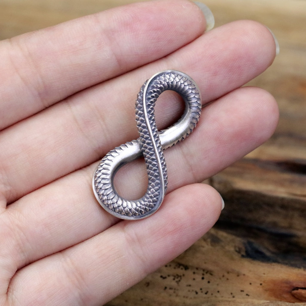 【Silver Monsters】日本雕畫雙絕 Dual Flow 經典手雕絕技再現 無限龍鱗 純銀吊墜