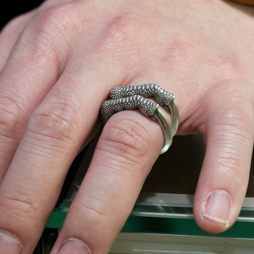 【Silver Monsters】日本雕畫雙絕 Dual Flow 手工銀飾 原創設計 細膩雕工 龍爪純銀戒指 S