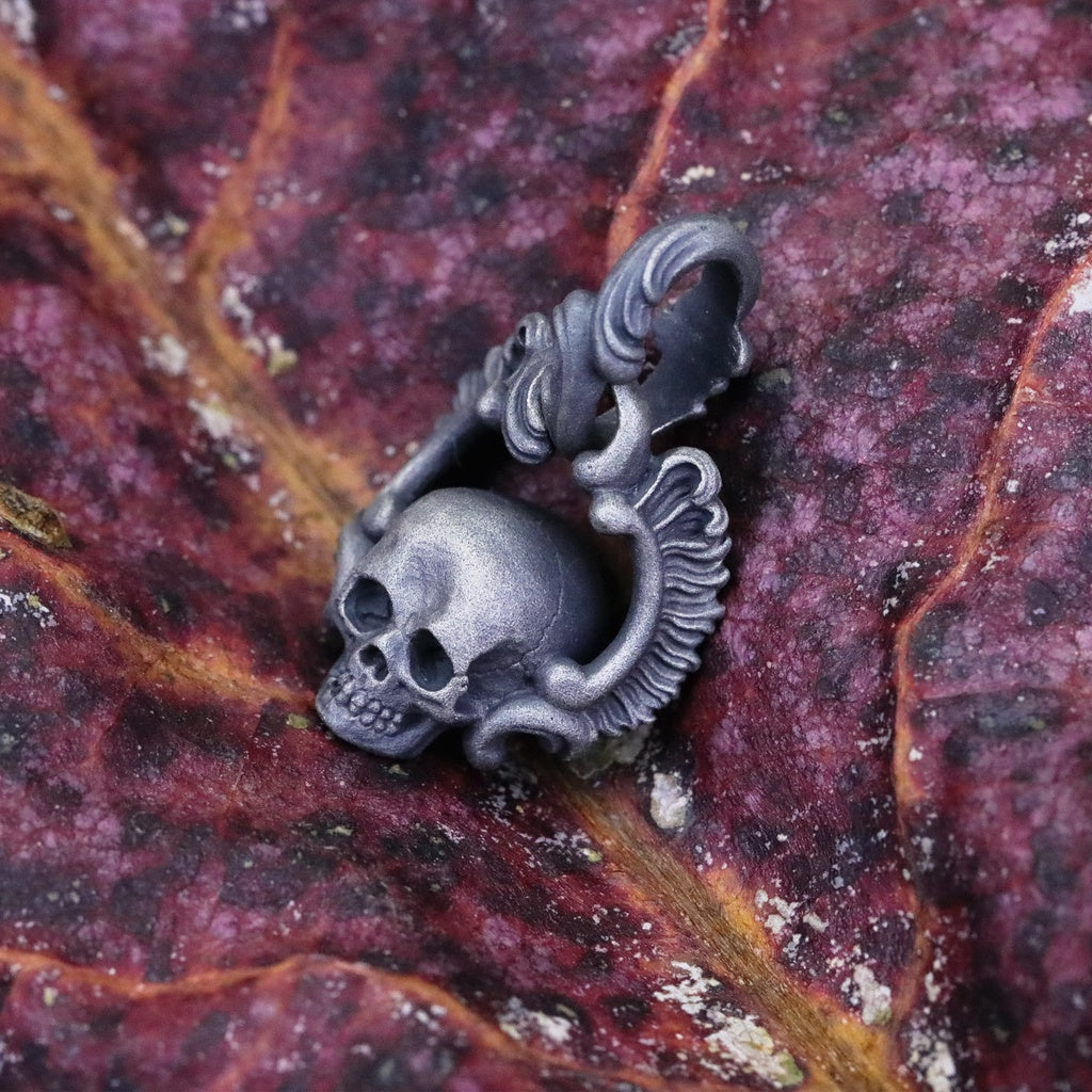 【Silver Monsters】日本暗系古典狂潮 Superbia 天使羽骷髏 原創手做 舊化噴砂 純銀吊墜