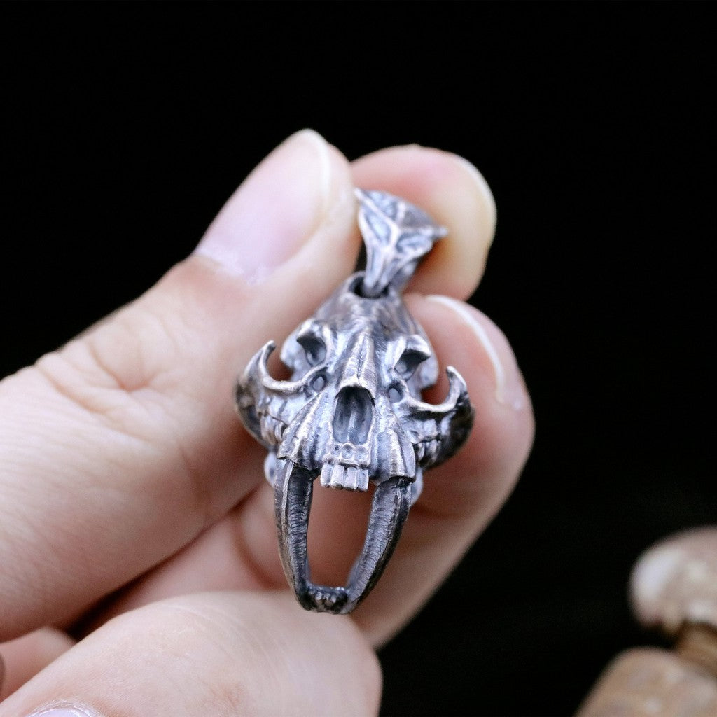 【Silver Monsters】幻獸異骸日本Strange Freak Designs 劍齒虎骷髏-L 吊墜