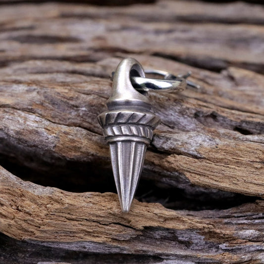 【Silver Monsters】日本Glam Scale 機甲王 髮絲紋霧化 螺旋鑽 純銀耳飾(單顆) 項墜兩用