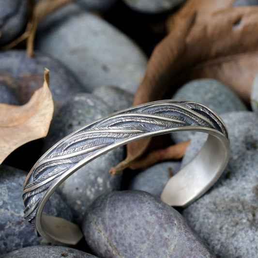 【Silver Monsters】日本雕畫雙絕 Dual Flow 2020手作原創新品 "流紋羽毛" 純銀手環 M