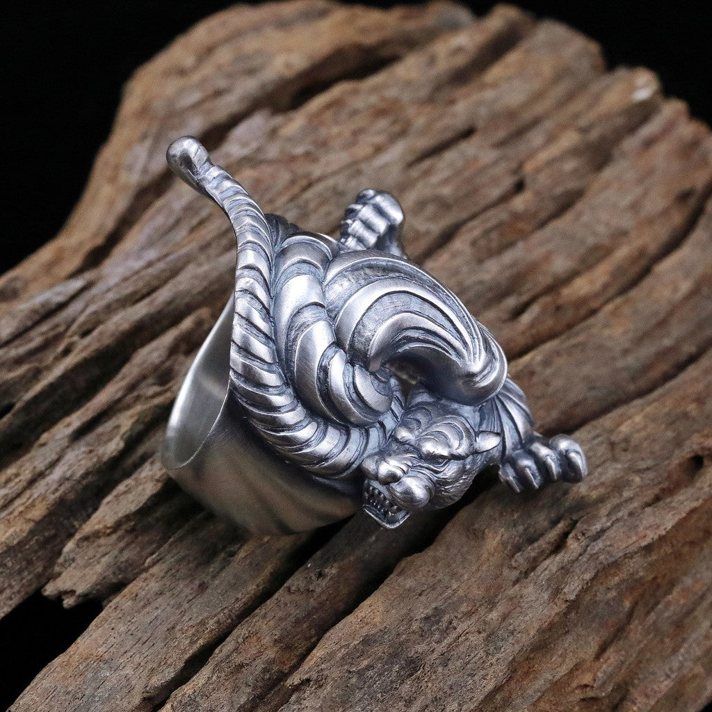 【Silver Monsters】日本雕畫雙絕 Dual Flow 2019 氣勢如虹 渦流盤虎純銀戒指