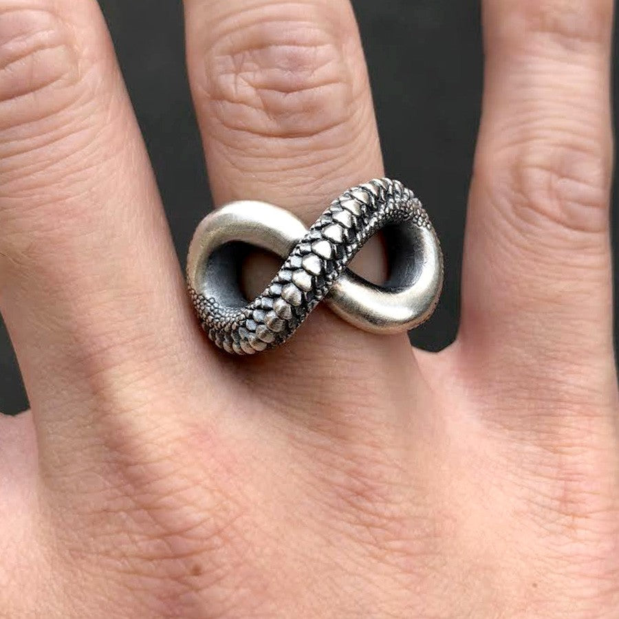 【Silver Monsters】日本雕畫雙絕 Dual Flow 銜尾蛇原創 無限MUGEN 純銀戒指