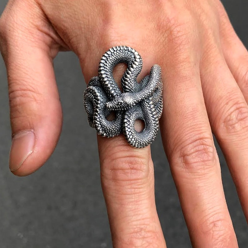 【Silver Monsters】日本雕畫雙絕 Dual Flow 細緻雕工 原創設計 蛇纏巨蟒 純銀戒指