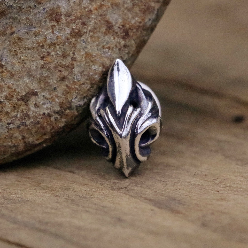 【Silver Monsters】日本前衛宗師 Glam Scale 機甲王 鳶尾哥特雕花 純銀耳針 耳飾