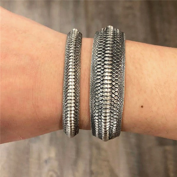 【Silver Monsters】日本雕畫雙絕 Dual Flow 新作「UROBOROS」純銀銜尾蛇鱗手環