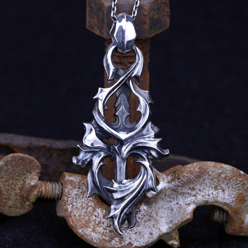 【Silver Monsters】日本Glam Scale 機甲王 經典歌德 立體雕花十字吊墬