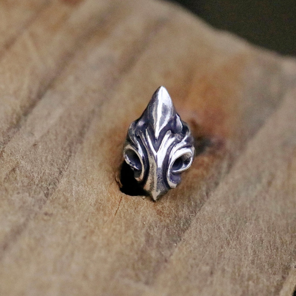 【Silver Monsters】日本前衛宗師 Glam Scale 機甲王 鳶尾哥特雕花 純銀耳針 耳飾