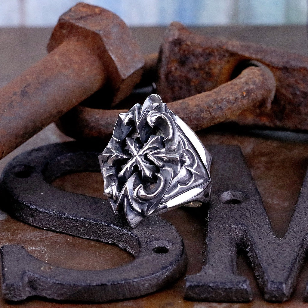 【Silver Monsters】日本一級神牌 Loud Style Design 內鑲千鐵十字雕花 厚手作 戒指