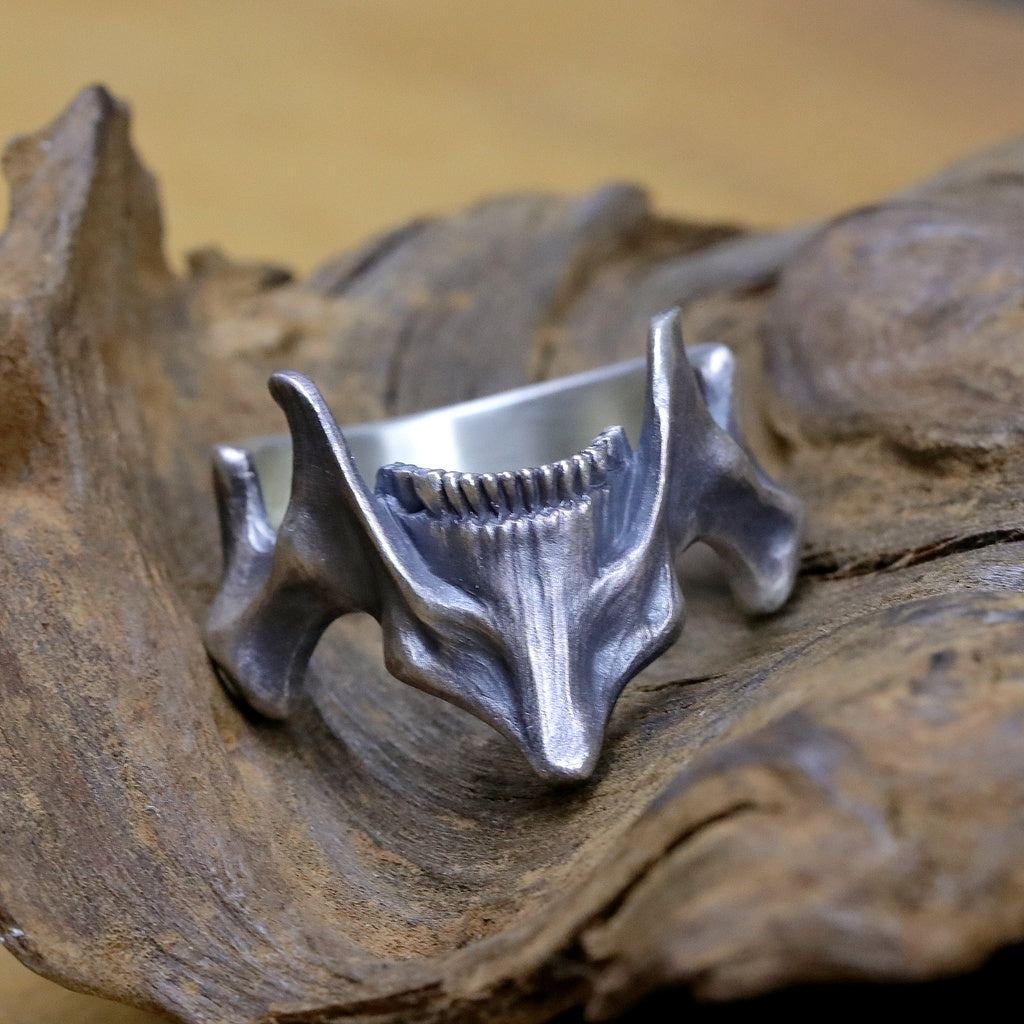 【Silver Monsters】日本雕畫雙絕 Dual Flow 原創設計 下腭骨 渦流骷髏 純銀戒指 指環