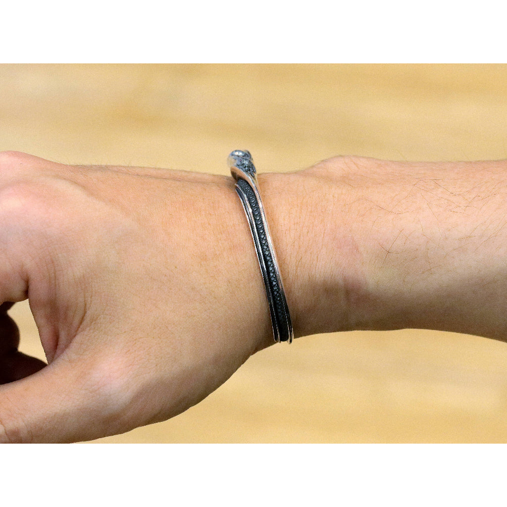 【Silver Monsters】日本雕畫雙絕Dual Flow 細緻雕工 龍鱗鳳羽雙極 手工純銀手環