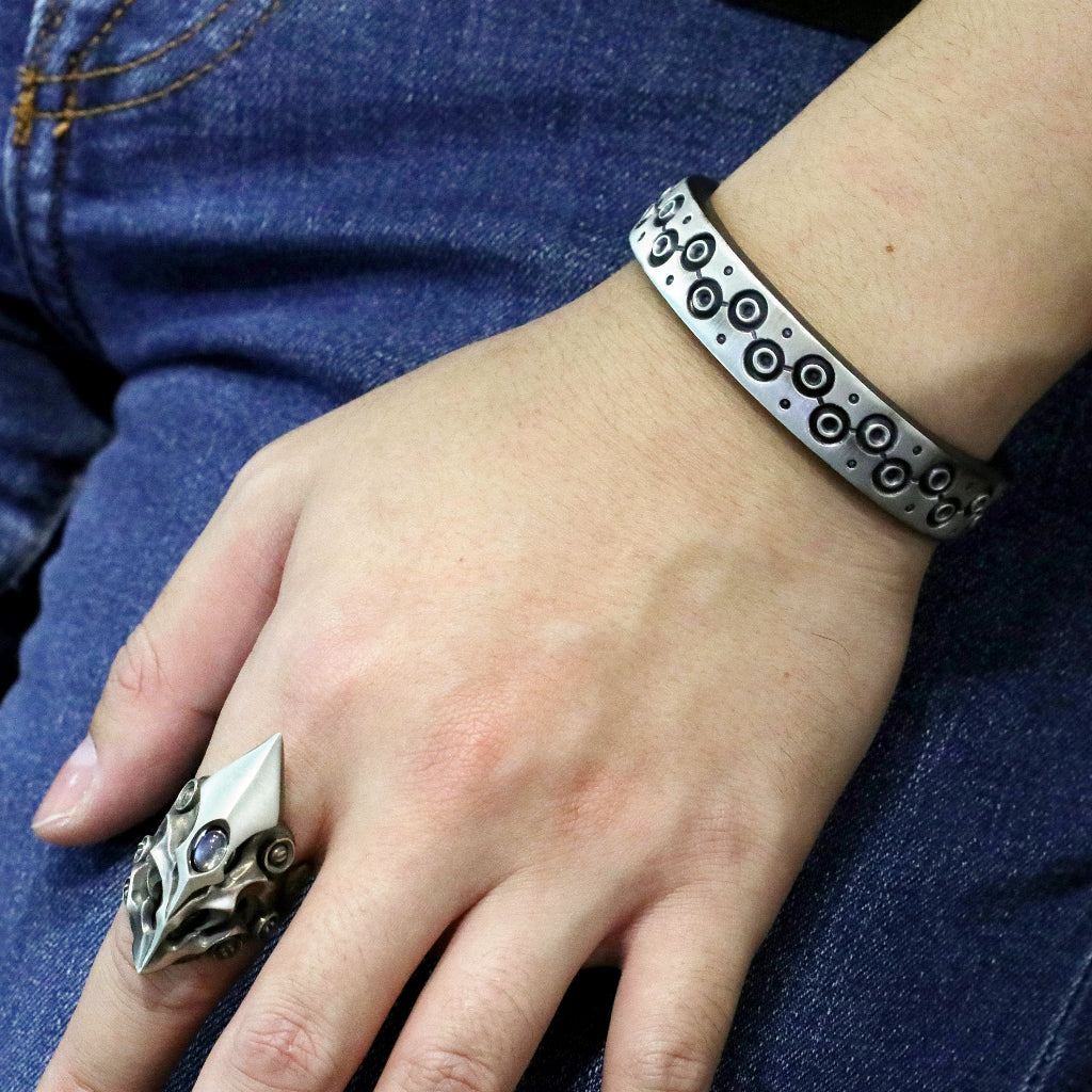 【Silver Monsters】日本前衛宗師 Glam Scale機甲王 超重磅!!! 95g超狂 寬版機甲手鐲