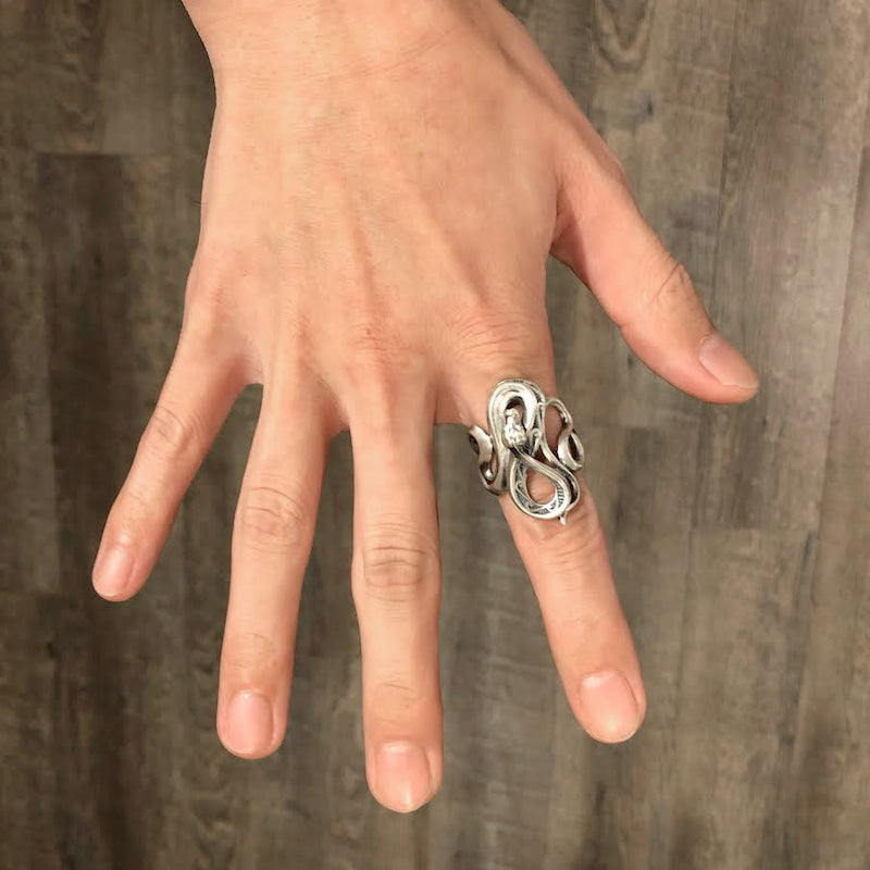 【Silver Monsters】日本雕畫雙絕 Dual Flow 原創設計細膩雕工 曲線圖騰-蛇 純銀戒指