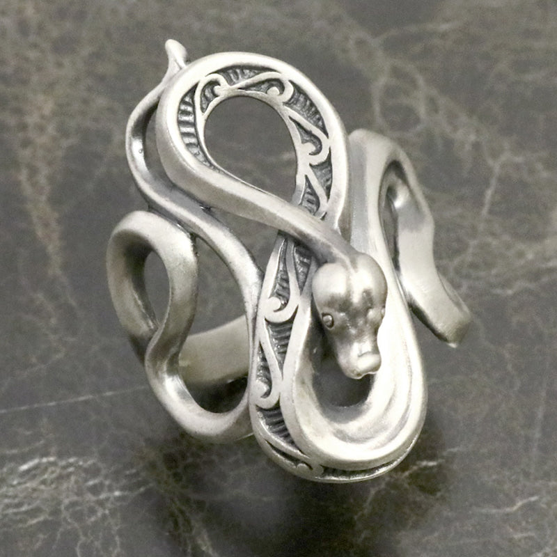 【Silver Monsters】日本雕畫雙絕 Dual Flow 原創設計細膩雕工 曲線圖騰-蛇 純銀戒指