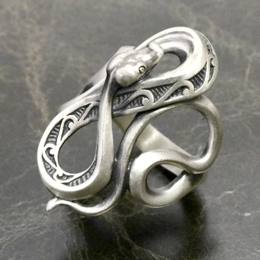 【Silver Monsters】日本雕畫雙絕 Dual Flow 原創設計細膩雕工 曲線圖騰-蛇 純銀戒指