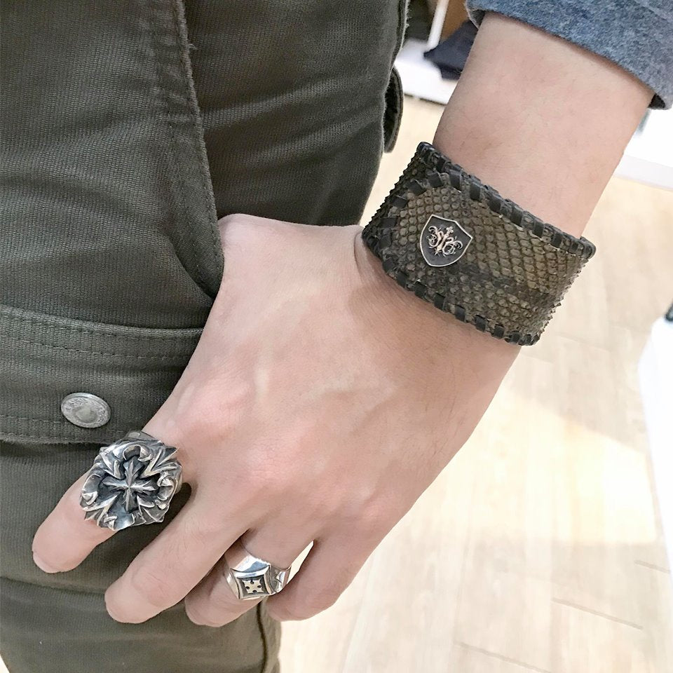 【Silver Monsters】日本殿堂級 Rizard Head 品牌盾徽925銀扣 寬版啞光褐蟒蛇皮手環