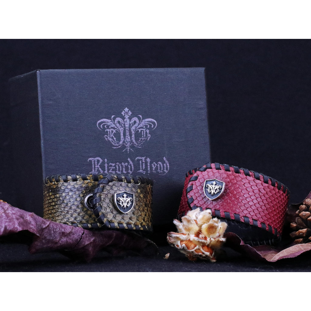 【Silver Monsters】日本殿堂級 Rizard Head 品牌盾徽925銀扣 寬版消光紅蟒蛇皮手環