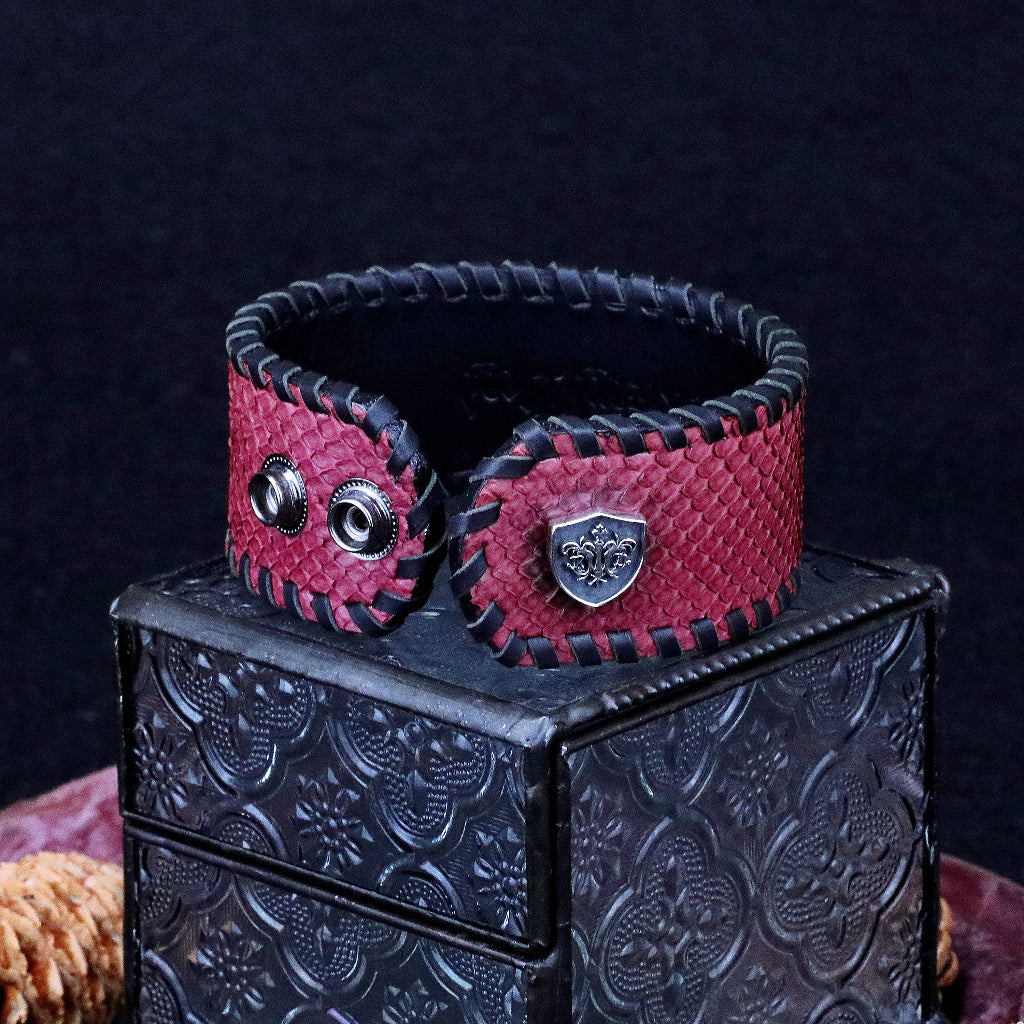 【Silver Monsters】日本殿堂級 Rizard Head 品牌盾徽925銀扣 寬版消光紅蟒蛇皮手環