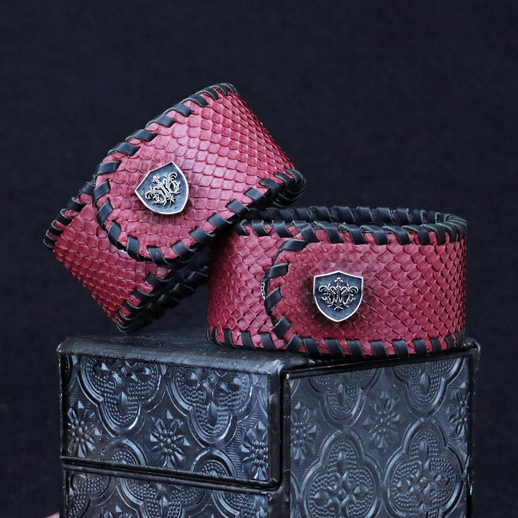 【Silver Monsters】日本殿堂級 Rizard Head 品牌盾徽925銀扣 寬版消光紅蟒蛇皮手環