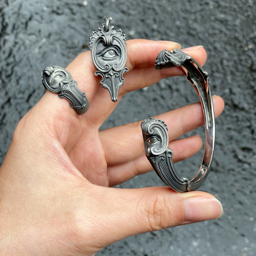 【Silver Monsters】日本暗系古典狂潮 Superbia 神視 原創手做 舊化噴砂 純銀吊墜