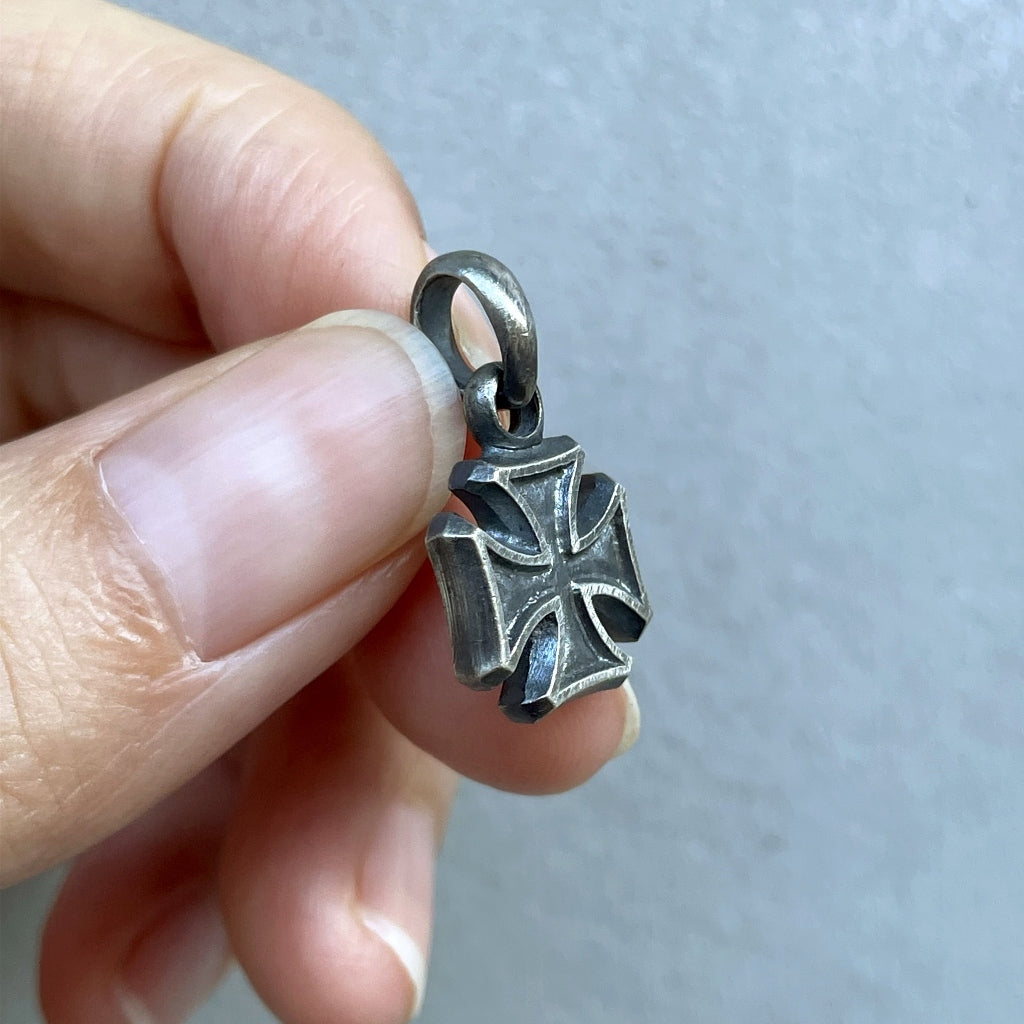 【Silver Monsters】日本一級神牌 Loud Style Design 手工作舊 鐵十字小墜 純銀吊墜