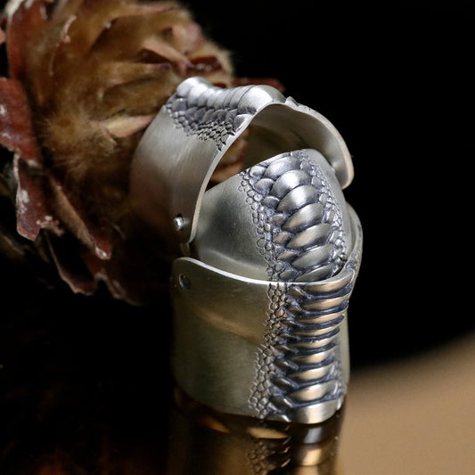 【Silver Monsters】日本雕畫雙絕 DualFlow X Fangophilia 聯名原創 純銀龍鱗覆甲戒指