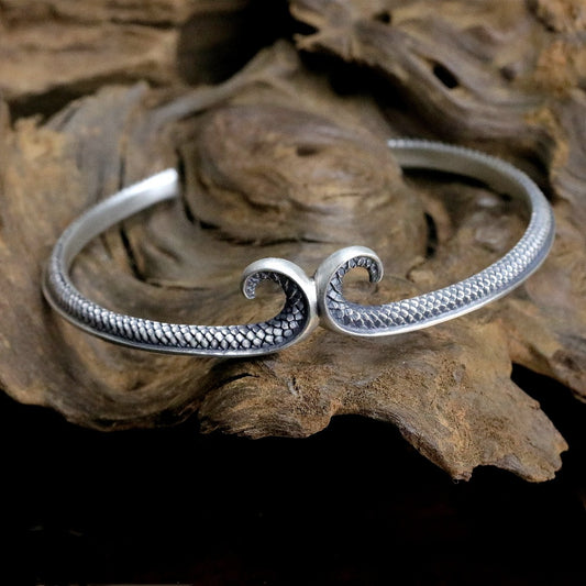 【Silver Monsters】日本雕畫雙絕 Dual Flow 原創手作 細版"龍鱗金箍" 雕紋純銀手環